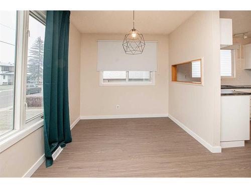 5007 58 Street, Lacombe, AB - Indoor Photo Showing Other Room