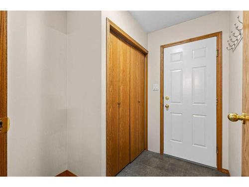 5611 52 Street Close, Eckville, AB - Indoor Photo Showing Other Room