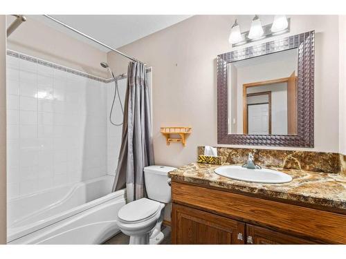 5611 52 Street Close, Eckville, AB - Indoor Photo Showing Bathroom