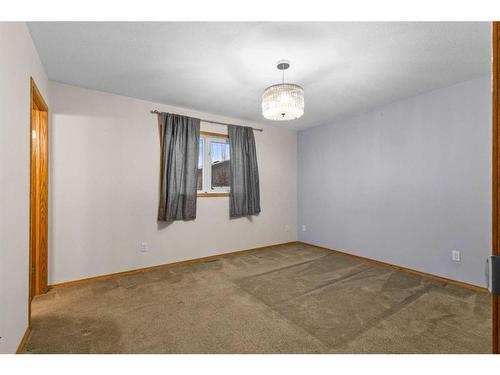 5611 52 Street Close, Eckville, AB - Indoor Photo Showing Other Room