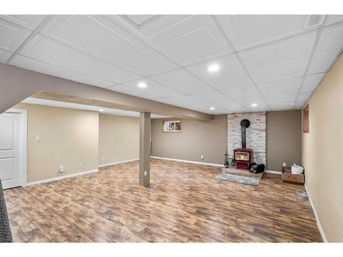 5611 52 Street Close, Eckville, AB - Indoor Photo Showing Basement