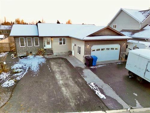 5611 52 Street Close, Eckville, AB - Outdoor