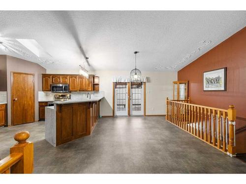 5611 52 Street Close, Eckville, AB - Indoor Photo Showing Kitchen