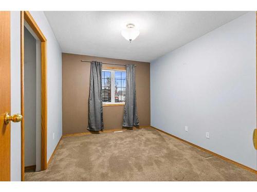 5611 52 Street Close, Eckville, AB - Indoor Photo Showing Other Room