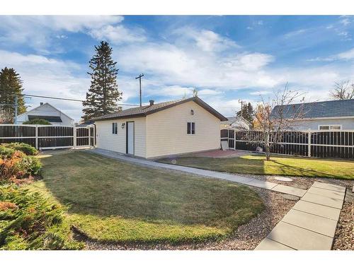 2229 20 Avenue, Bowden, AB - Outdoor