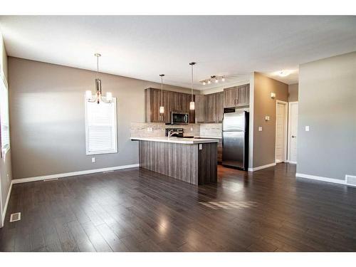 89 Crimson Court, Blackfalds, AB - Indoor Photo Showing Kitchen