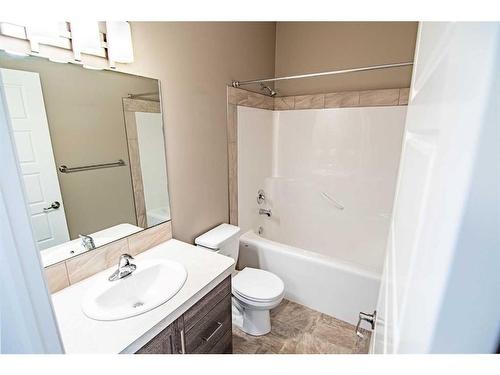 89 Crimson Court, Blackfalds, AB - Indoor Photo Showing Bathroom