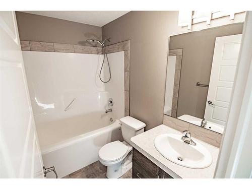 89 Crimson Court, Blackfalds, AB - Indoor Photo Showing Bathroom