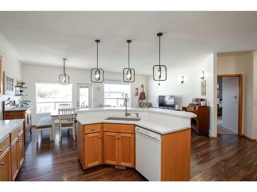 112 Archibald Crescent, Red Deer, AB - Indoor Photo Showing Kitchen