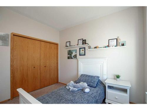 112 Archibald Crescent, Red Deer, AB - Indoor Photo Showing Bedroom