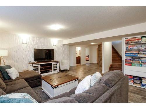 112 Archibald Crescent, Red Deer, AB - Indoor Photo Showing Living Room