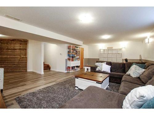 112 Archibald Crescent, Red Deer, AB - Indoor Photo Showing Living Room