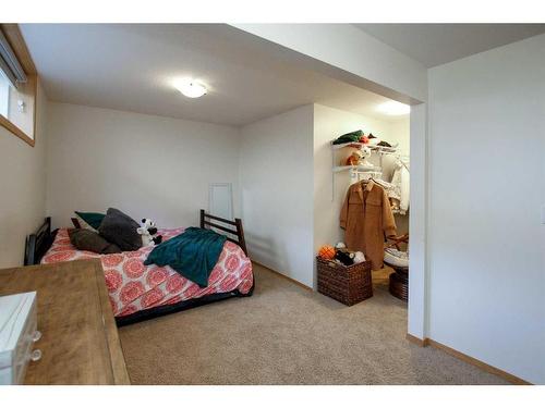 112 Archibald Crescent, Red Deer, AB - Indoor Photo Showing Bedroom