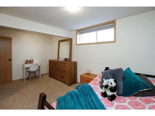 112 Archibald Crescent, Red Deer, AB - Indoor Photo Showing Bedroom