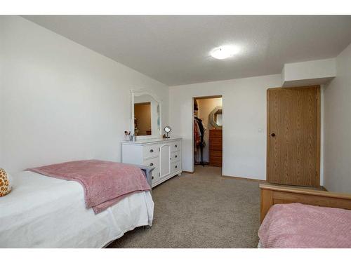 112 Archibald Crescent, Red Deer, AB - Indoor Photo Showing Bedroom