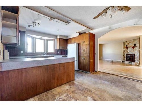 5741 35 Street, Red Deer, AB - Indoor Photo Showing Kitchen