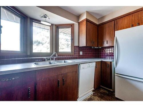 5741 35 Street, Red Deer, AB - Indoor Photo Showing Kitchen With Double Sink