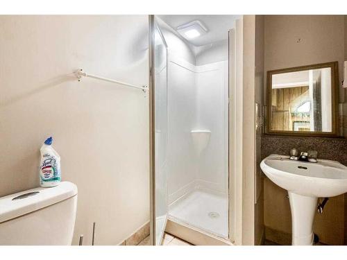 5741 35 Street, Red Deer, AB - Indoor Photo Showing Bathroom