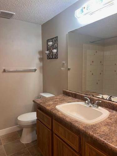 102-49 Bennett Street, Red Deer, AB - Indoor Photo Showing Bathroom