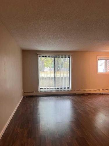 102-49 Bennett Street, Red Deer, AB - Indoor Photo Showing Other Room