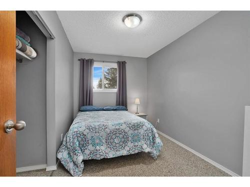 5608 56A Avenue, Rocky Mountain House, AB - Indoor Photo Showing Bedroom