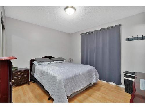 5608 56A Avenue, Rocky Mountain House, AB - Indoor Photo Showing Bedroom