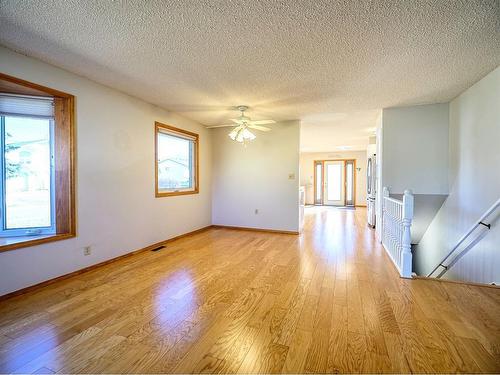 815 8 Street North, Three Hills, AB - Indoor Photo Showing Other Room