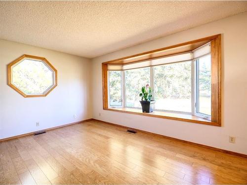 815 8 Street North, Three Hills, AB - Indoor Photo Showing Other Room