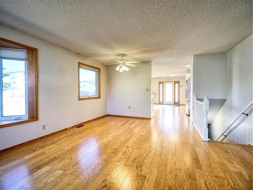 815 8 Street North, Three Hills, AB - Indoor Photo Showing Other Room