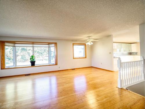 815 8 Street North, Three Hills, AB - Indoor Photo Showing Other Room