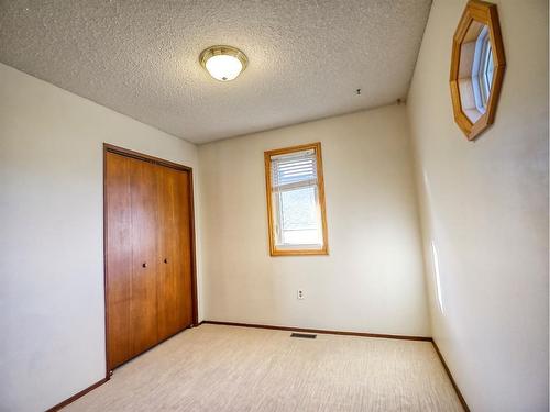 815 8 Street North, Three Hills, AB - Indoor Photo Showing Other Room