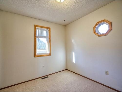 815 8 Street North, Three Hills, AB - Indoor Photo Showing Other Room