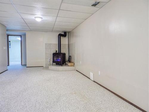 815 8 Street North, Three Hills, AB - Indoor Photo Showing Other Room