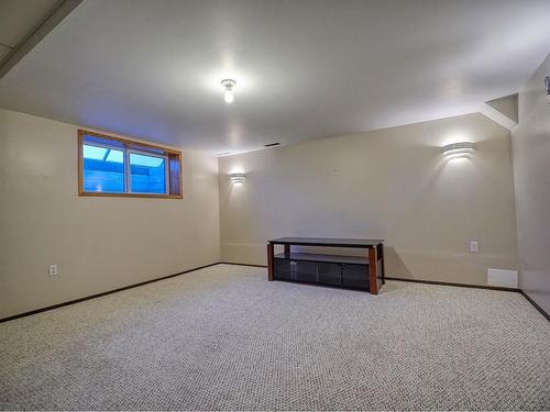 815 8 Street North, Three Hills, AB - Indoor Photo Showing Other Room