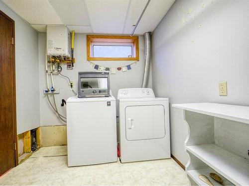 815 8 Street North, Three Hills, AB - Indoor Photo Showing Laundry Room