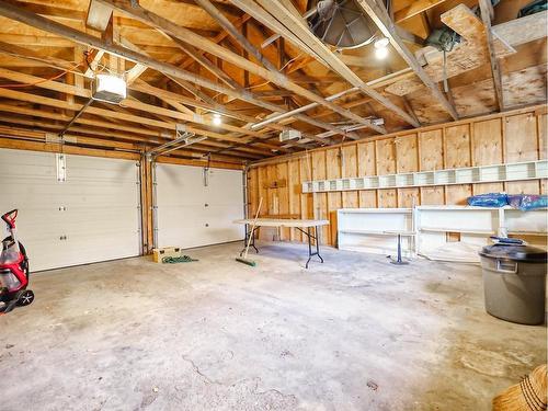 815 8 Street North, Three Hills, AB - Indoor Photo Showing Garage