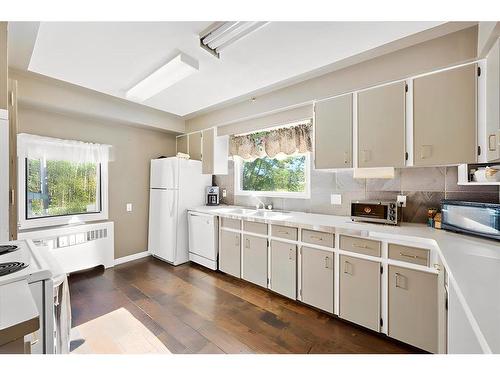 6219 Township Road 490, Rural Brazeau County, AB - Indoor Photo Showing Kitchen