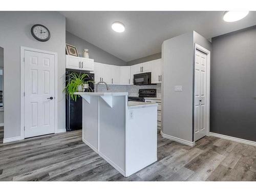 24-33 Jennings Crescent, Red Deer, AB - Indoor Photo Showing Kitchen