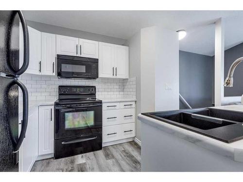 24-33 Jennings Crescent, Red Deer, AB - Indoor Photo Showing Kitchen With Double Sink