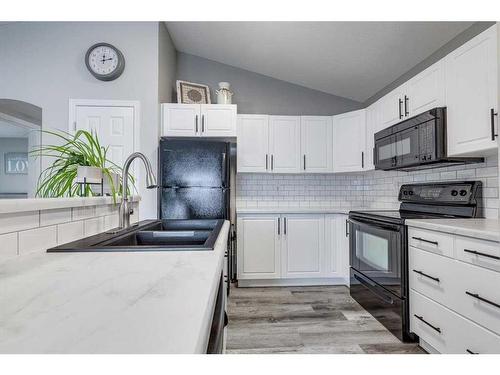 24-33 Jennings Crescent, Red Deer, AB - Indoor Photo Showing Kitchen With Double Sink