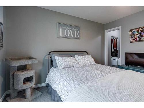 24-33 Jennings Crescent, Red Deer, AB - Indoor Photo Showing Bedroom