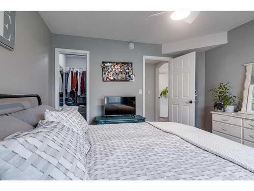 24-33 Jennings Crescent, Red Deer, AB - Indoor Photo Showing Bedroom