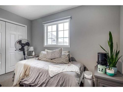 24-33 Jennings Crescent, Red Deer, AB - Indoor Photo Showing Bedroom