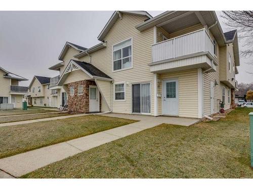 24-33 Jennings Crescent, Red Deer, AB - Outdoor With Facade