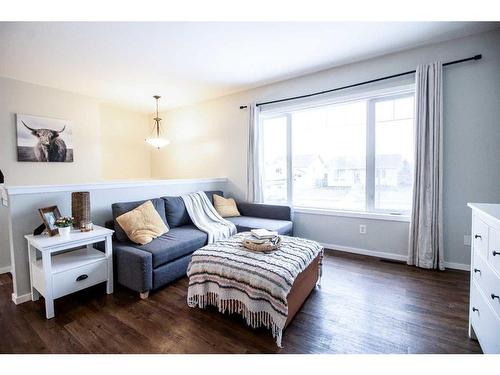 4709 Westbrooke Road, Blackfalds, AB - Indoor Photo Showing Living Room