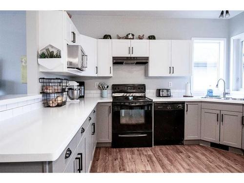 4709 Westbrooke Road, Blackfalds, AB - Indoor Photo Showing Kitchen