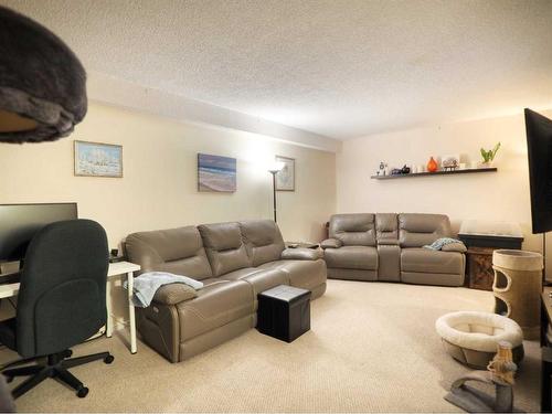 102-4904 54 Street West, Red Deer, AB - Indoor Photo Showing Living Room