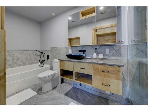 A/B-5333 76 Street, Red Deer, AB - Indoor Photo Showing Bathroom