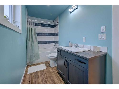 A/B-5333 76 Street, Red Deer, AB - Indoor Photo Showing Bathroom