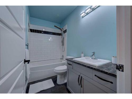 A/B-5333 76 Street, Red Deer, AB - Indoor Photo Showing Bathroom